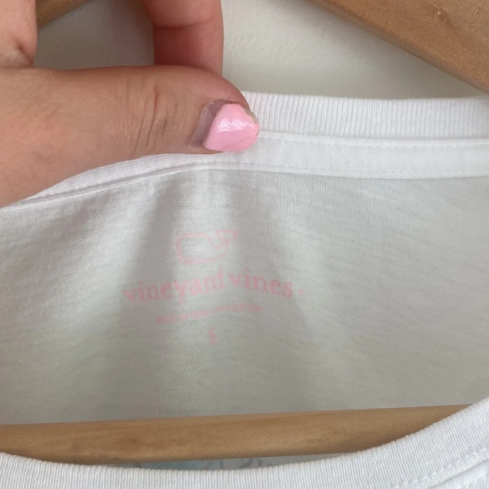 NWT Vineyard Vines | White Tee with Holiday Whale Logo | Great Condition - Picture 5 of 5